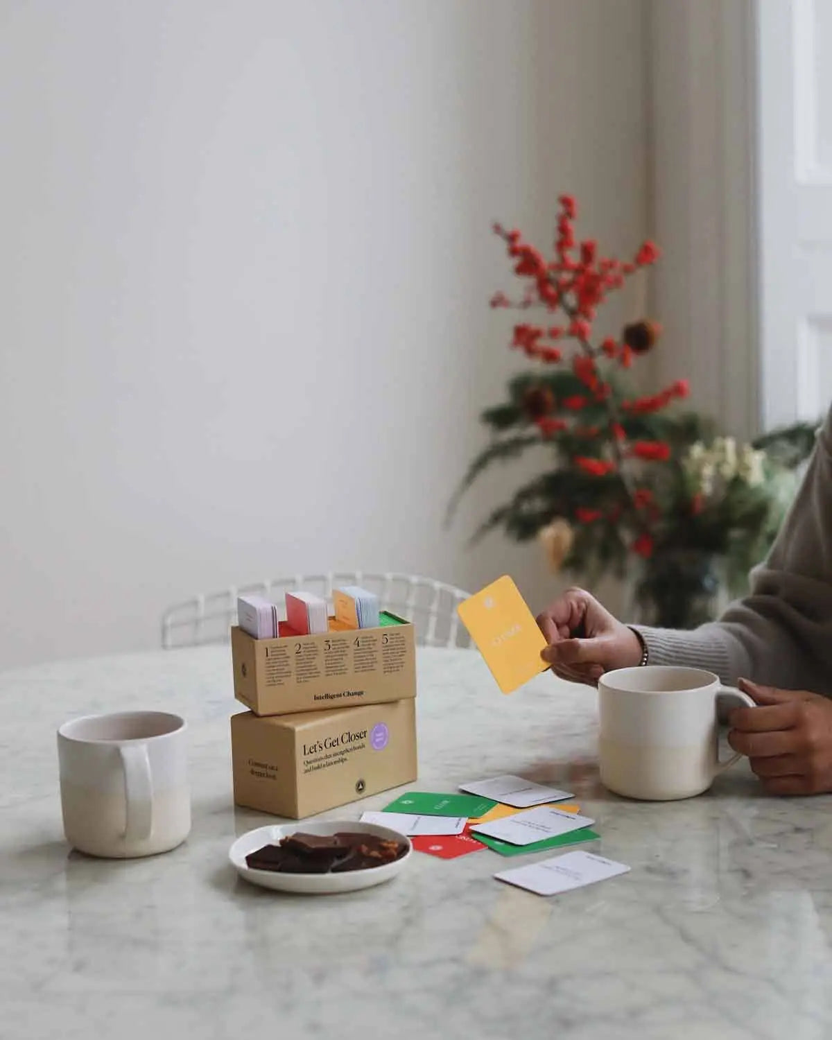 Get Closer Family Edition - Bonding Question Card Game Intelligent Change