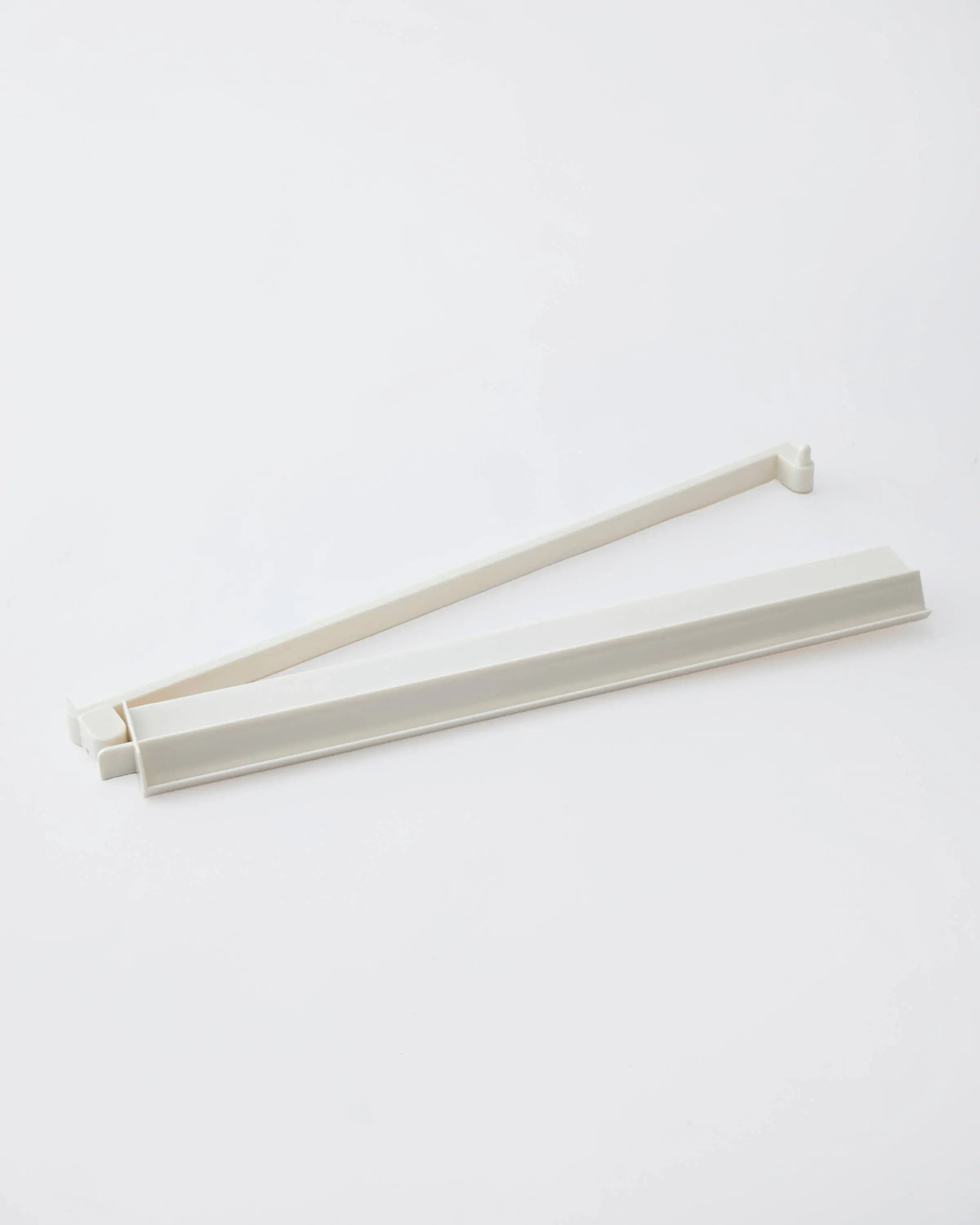 White Acrylic Rack and Pusher Set Oh My Mahjong